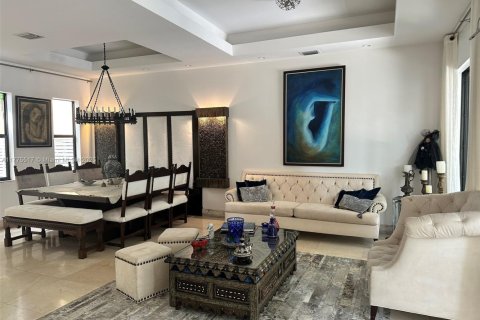 House in Miami, Florida 4 bedrooms, 355.35 sq.m. № 1693159 - photo 12