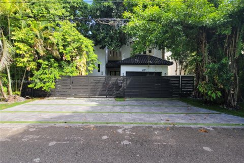 House in Miami, Florida 4 bedrooms, 355.35 sq.m. № 1693159 - photo 1