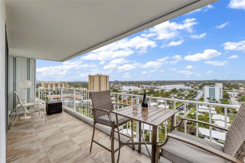 Condo in Pompano Beach, Florida, 2 bedrooms № 2177347