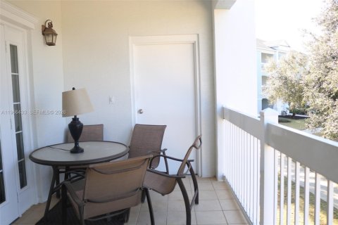 Condominio en venta en Kissimmee, Florida, 3 dormitorios № 2029063 - foto 3
