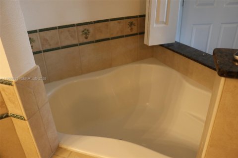 Condominio en venta en Kissimmee, Florida, 3 dormitorios № 2029063 - foto 21