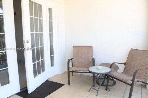 Condominio en venta en Kissimmee, Florida, 3 dormitorios № 2029063 - foto 25