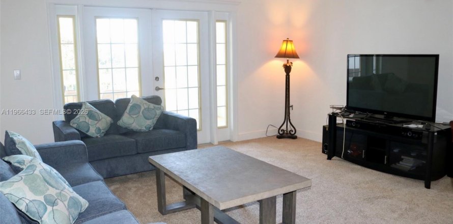 Condominio en Kissimmee, Florida, 3 dormitorios № 2029063