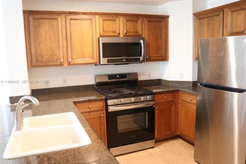 Condominio en venta en Kissimmee, Florida, 3 dormitorios № 2029063 - foto 28