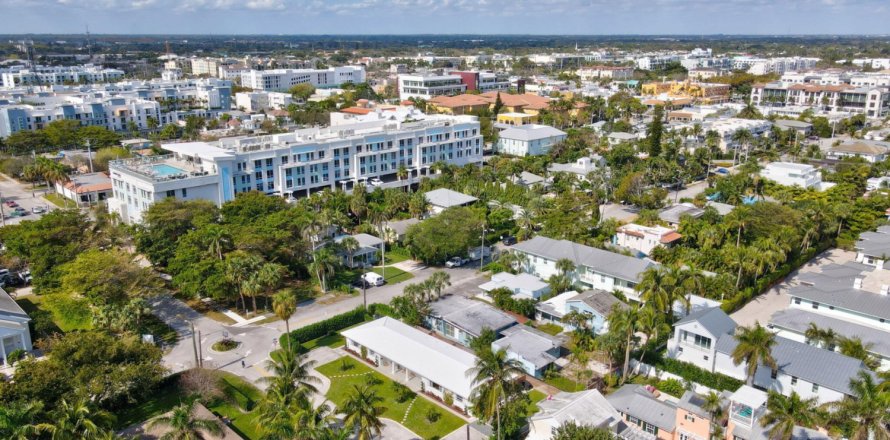 Propiedad comercial en Delray Beach, Florida 2 dormitorios, 70.88 m2 № 1026320