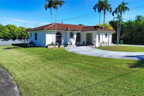 Villa ou maison à vendre à Miami, Floride: 4 chambres, 174.56 m2 № 1998537 - photo 2