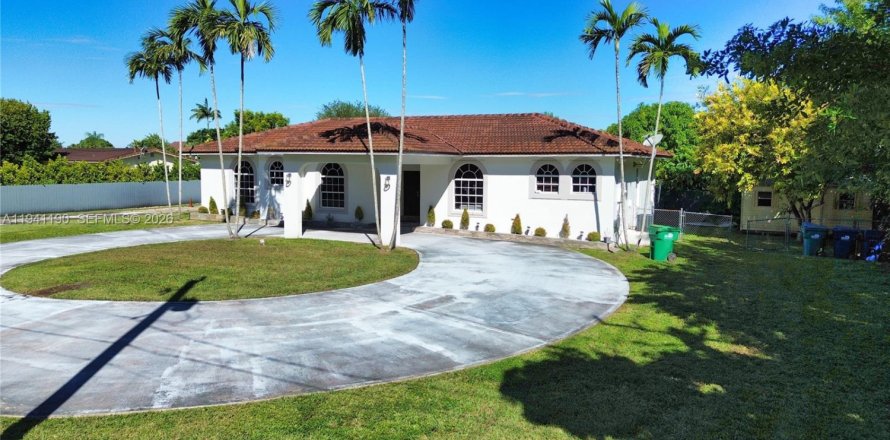 Villa ou maison à Miami, Floride 4 chambres, 174.56 m2 № 1998537