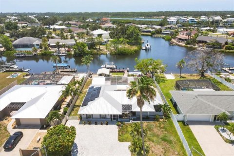 House in Nokomis, Florida 3 bedrooms, 261.43 sq.m. № 1775714 - photo 1
