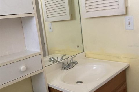 Villa ou maison à louer à Bradenton, Floride: 2 chambres, 78.22 m2 № 2427448 - photo 12