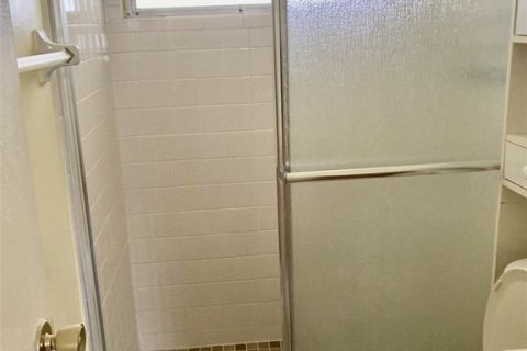 Villa ou maison à louer à Bradenton, Floride: 2 chambres, 78.22 m2 № 2427448 - photo 11