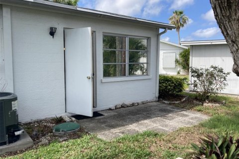 Villa ou maison à louer à Bradenton, Floride: 2 chambres, 78.22 m2 № 2427448 - photo 18