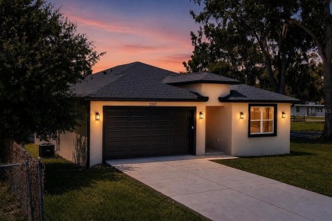 House in Plant City, Florida 3 bedrooms, 168.43 sq.m. № 2200196 - photo 3