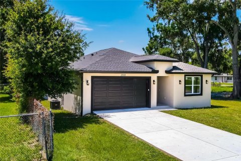 House in Plant City, Florida 3 bedrooms, 168.43 sq.m. № 2200196 - photo 2