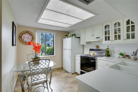 Condo in Oldsmar, Florida, 2 bedrooms  № 2202628 - photo 8