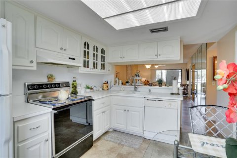 Condo in Oldsmar, Florida, 2 bedrooms  № 2202628 - photo 9