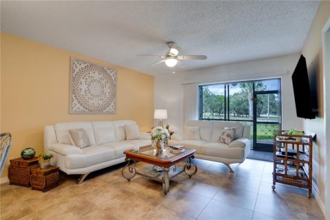 Condo in Oldsmar, Florida, 2 bedrooms  № 2202628 - photo 2