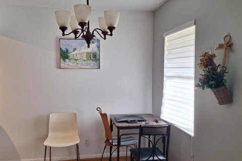 Condo in West Palm Beach, Florida, 2 bedrooms № 2191847 - photo 8