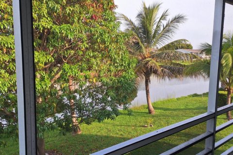 Condo in West Palm Beach, Florida, 2 bedrooms № 2191847 - photo 10