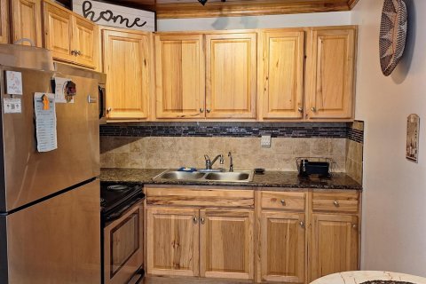 Condo in West Palm Beach, Florida, 2 bedrooms № 2191847 - photo 2