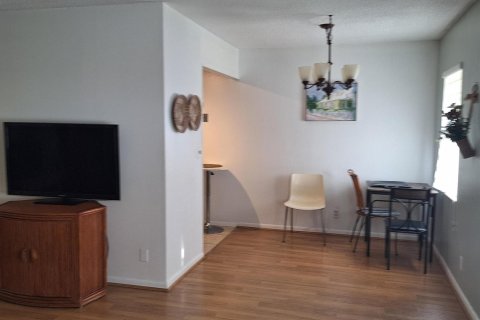 Condo in West Palm Beach, Florida, 2 bedrooms № 2191847 - photo 7