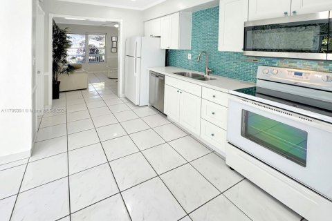 House in Fort Lauderdale, Florida 2 bedrooms, 81.57 sq.m. № 1935879 - photo 18