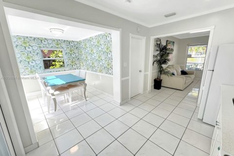 House in Fort Lauderdale, Florida 2 bedrooms, 81.57 sq.m. № 1935879 - photo 13