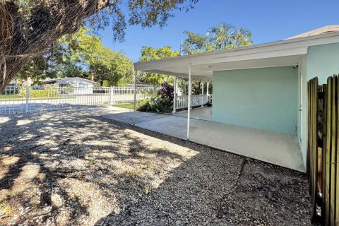 House in Fort Lauderdale, Florida 2 bedrooms, 81.57 sq.m. № 1935879 - photo 5