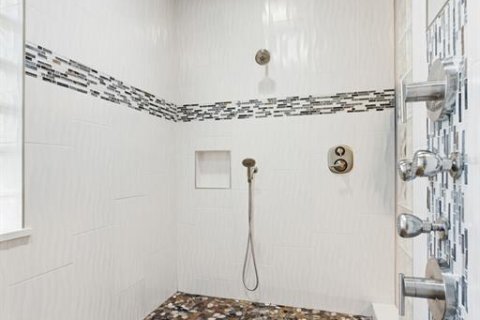 Купить виллу или дом в Брэндон, Флорида 14 комнат, 310.29м2, № 2234334 - фото 17
