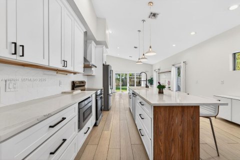 House in Fort Lauderdale, Florida 3 bedrooms, 163.79 sq.m. № 2059022 - photo 3