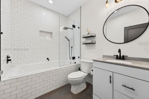 House in Fort Lauderdale, Florida 3 bedrooms, 163.79 sq.m. № 2059022 - photo 13