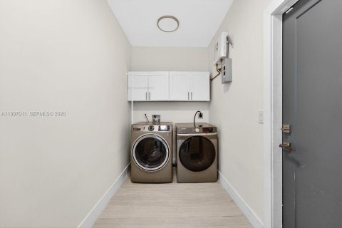 House in Fort Lauderdale, Florida 3 bedrooms, 163.79 sq.m. № 2059022 - photo 17