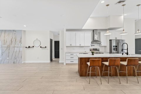 House in Fort Lauderdale, Florida 3 bedrooms, 163.79 sq.m. № 2059022 - photo 6