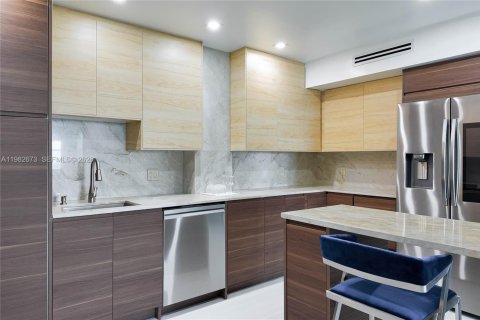 Copropriété à louer à Hallandale Beach, Floride: 3 chambres, 165.37 m2 № 2243689 - photo 5