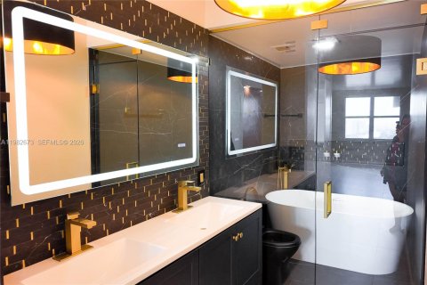 Copropriété à louer à Hallandale Beach, Floride: 3 chambres, 165.37 m2 № 2243689 - photo 16