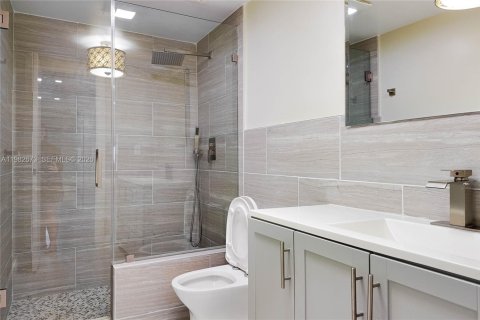 Copropriété à louer à Hallandale Beach, Floride: 3 chambres, 165.37 m2 № 2243689 - photo 13