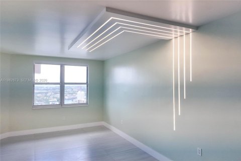 Copropriété à louer à Hallandale Beach, Floride: 3 chambres, 165.37 m2 № 2243689 - photo 8