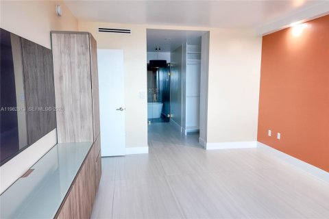 Copropriété à louer à Hallandale Beach, Floride: 3 chambres, 165.37 m2 № 2243689 - photo 15