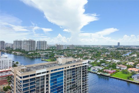 Copropriété à louer à Hallandale Beach, Floride: 3 chambres, 165.37 m2 № 2243689 - photo 3