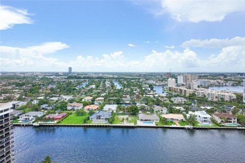 Condo à Hallandale Beach, Floride, 3 chambres  № 2243689