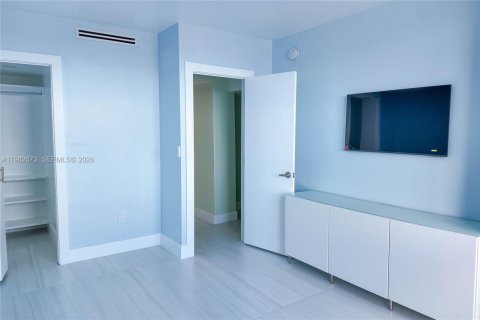 Copropriété à louer à Hallandale Beach, Floride: 3 chambres, 165.37 m2 № 2243689 - photo 10