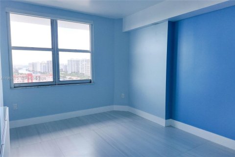 Copropriété à louer à Hallandale Beach, Floride: 3 chambres, 165.37 m2 № 2243689 - photo 9