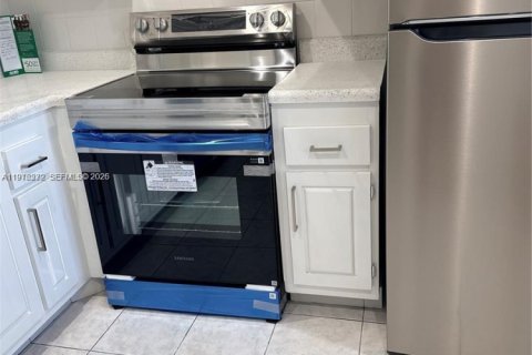 Condominio en venta en Hallandale Beach, Florida, 1 dormitorio, 78.69 m2 № 2045973 - foto 7