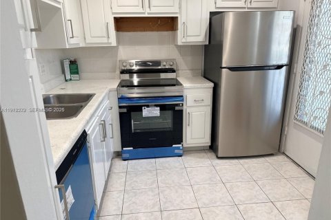 Condominio en venta en Hallandale Beach, Florida, 1 dormitorio, 78.69 m2 № 2045973 - foto 9