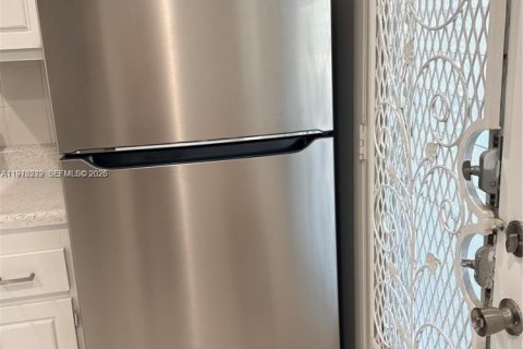 Condominio en venta en Hallandale Beach, Florida, 1 dormitorio, 78.69 m2 № 2045973 - foto 6