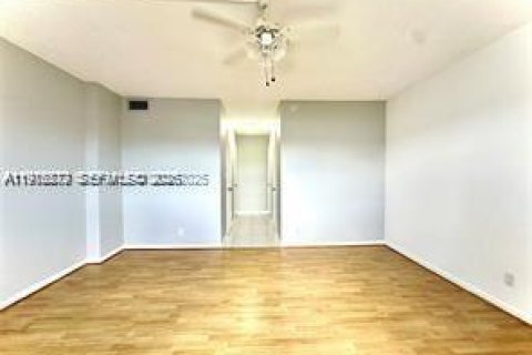 Condominio en venta en Hallandale Beach, Florida, 1 dormitorio, 78.69 m2 № 2045973 - foto 11