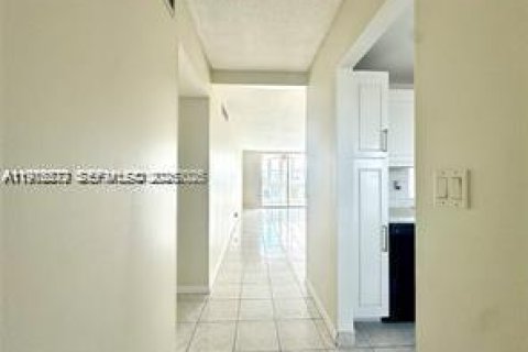 Condominio en venta en Hallandale Beach, Florida, 1 dormitorio, 78.69 m2 № 2045973 - foto 5