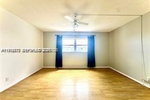 Condominio en venta en Hallandale Beach, Florida, 1 dormitorio, 78.69 m2 № 2045973 - foto 10
