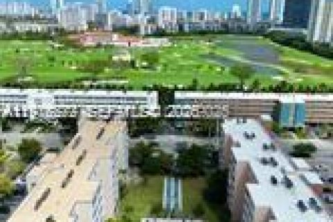 Condominio en venta en Hallandale Beach, Florida, 1 dormitorio, 78.69 m2 № 2045973 - foto 2