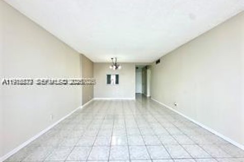 Condominio en venta en Hallandale Beach, Florida, 1 dormitorio, 78.69 m2 № 2045973 - foto 12