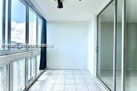 Condominio en venta en Hallandale Beach, Florida, 1 dormitorio, 78.69 m2 № 2045973 - foto 13